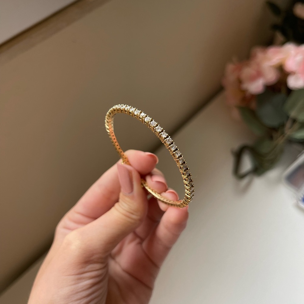 Diamond Bangle Bracelet in 18K Yellow Gold